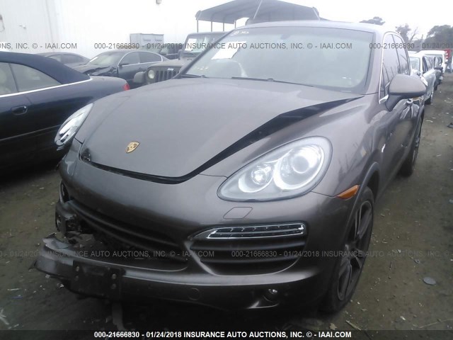 WP1AE2A26DLA14327 - 2013 PORSCHE CAYENNE S HYBRID BROWN photo 2