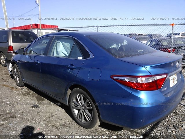 4T1BF1FKXHU737910 - 2017 TOYOTA CAMRY LE/XLE/SE/XSE BLUE photo 3