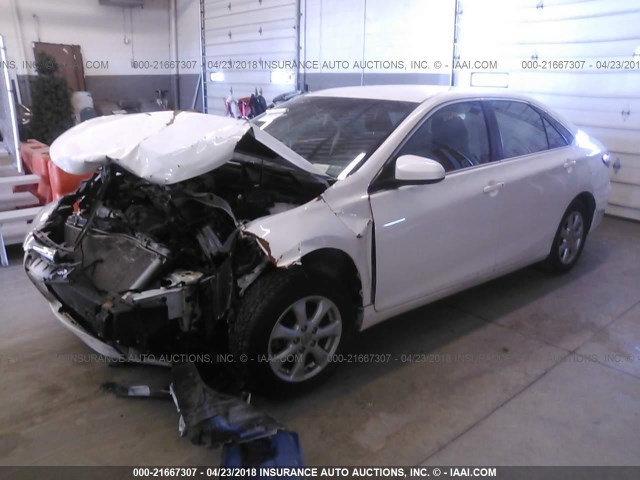 4T1BF1FK8FU044203 - 2015 TOYOTA CAMRY LE/XLE/SE/XSE Blanc photo 2
