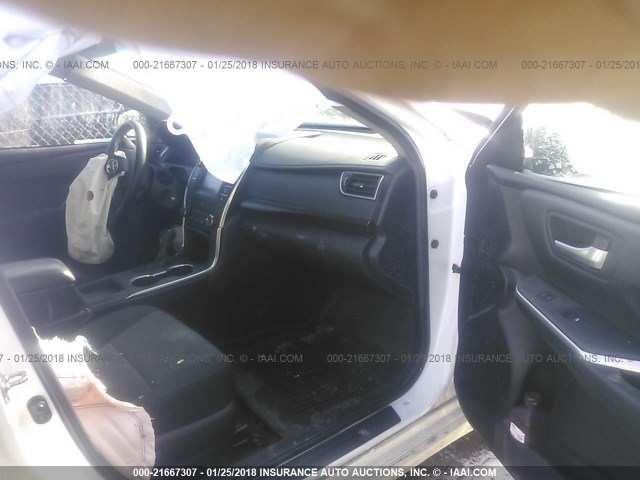 4T1BF1FK8FU044203 - 2015 TOYOTA CAMRY LE/XLE/SE/XSE Blanc photo 5