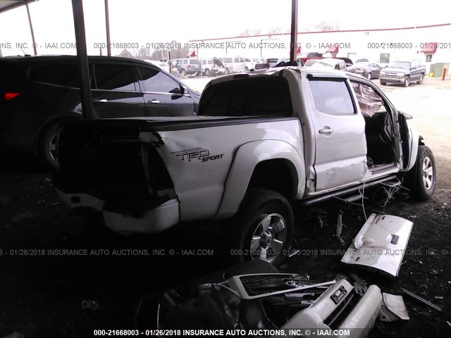 5TFJU4GNXBX006240 - 2011 TOYOTA TACOMA DOUBLE CAB PRERUNNER WHITE photo 4