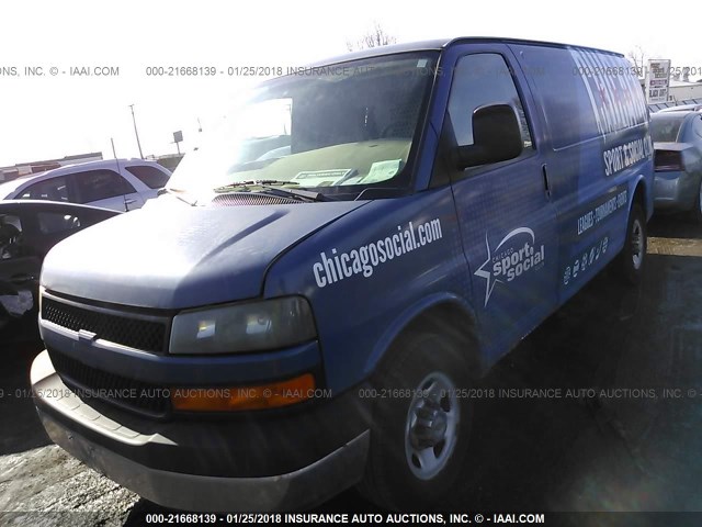 1GCGG25V241144871 - 2004 CHEVROLET EXPRESS G2500  BLUE photo 2