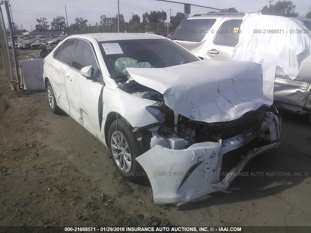 4T4BF1FK3GR518324 - 2016 TOYOTA CAMRY LE/XLE/SE/XSE WHITE photo 1