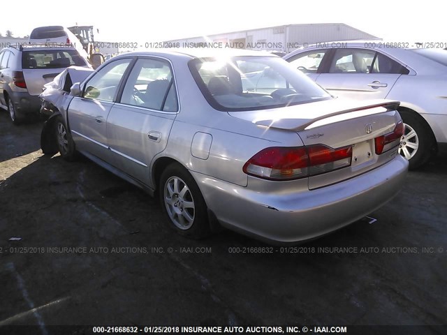 1HGCG56712A175611 - 2002 HONDA ACCORD SE SILVER photo 3