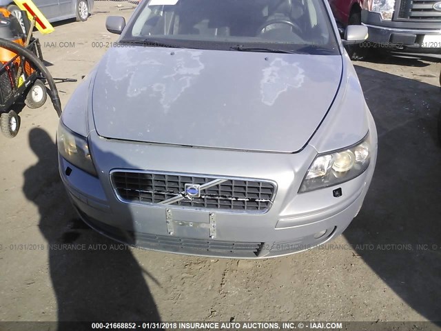 YV1MS682242012580 - 2004 VOLVO S40 T5 SILVER photo 6