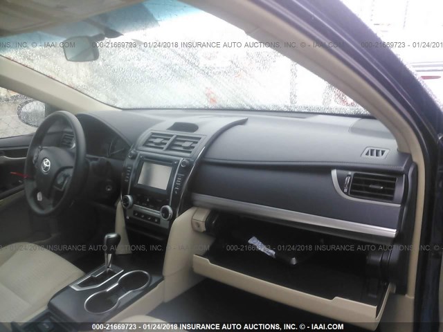 4T1BF1FK6EU817538 - 2014 TOYOTA CAMRY L/SE/LE/XLE 蓝色 照片 5