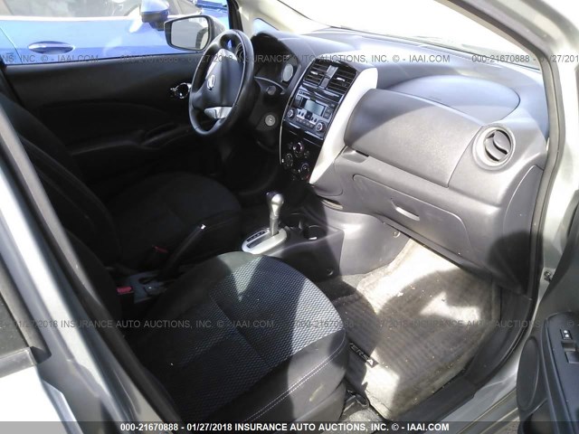 3N1CE2CP4FL365587 - 2015 NISSAN VERSA NOTE S/S PLUS/SV/SL/SR GRAY photo 5