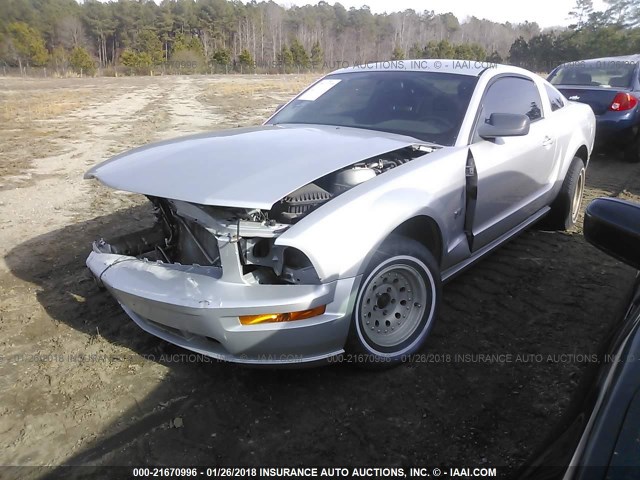 1ZVFT82H965184222 - 2006 FORD MUSTANG GT SILVER photo 2
