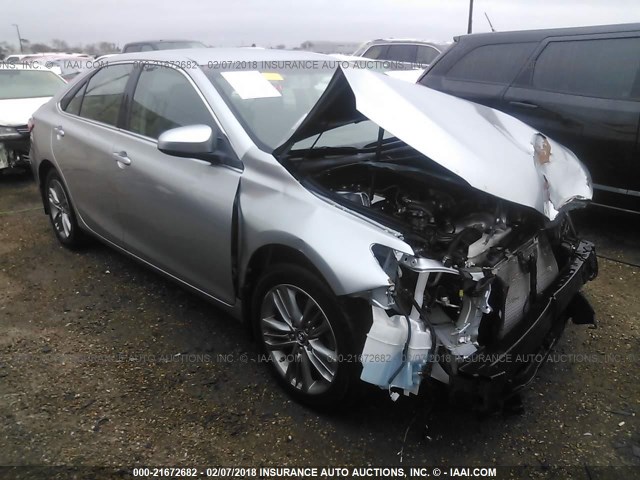 4T1BF1FK0FU893404 - 2015 TOYOTA CAMRY LE/XLE/SE/XSE SILVER photo 1