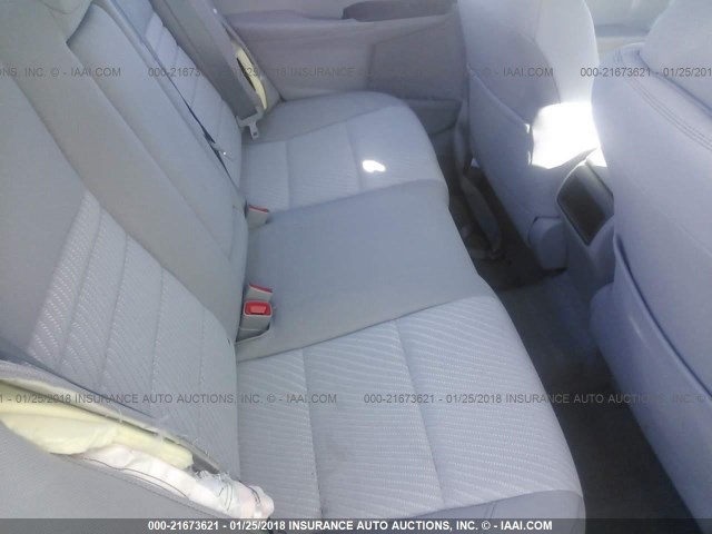 4T1BF1FK4HU771583 - 2017 TOYOTA CAMRY LE/XLE/SE/XSE WHITE photo 8