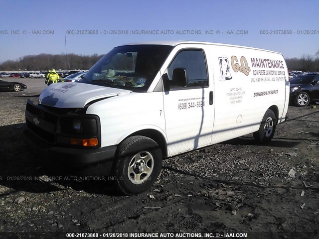 1GCFG15X081115320 - 2008 CHEVROLET EXPRESS G1500  WHITE photo 2