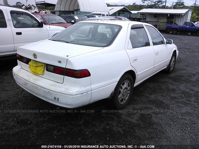 JT2BF22K6V0008539 - 1997 TOYOTA CAMRY LE/XLE WHITE photo 4