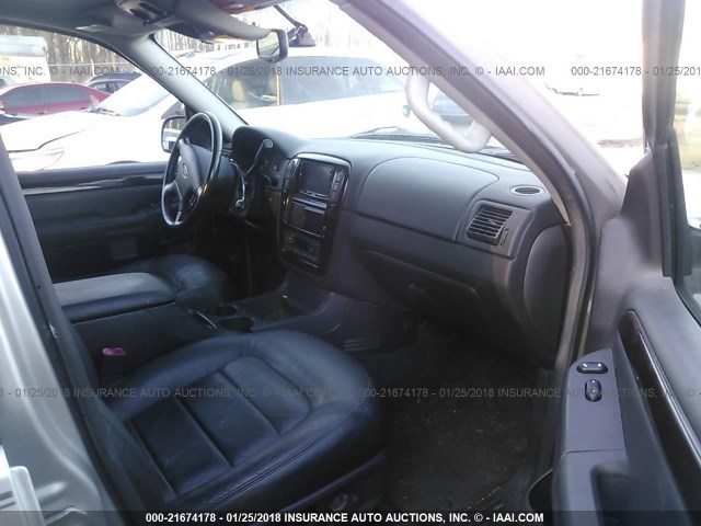 1FMDU75W54UB83210 - 2004 FORD EXPLORER LIMITED 银色 照片 5