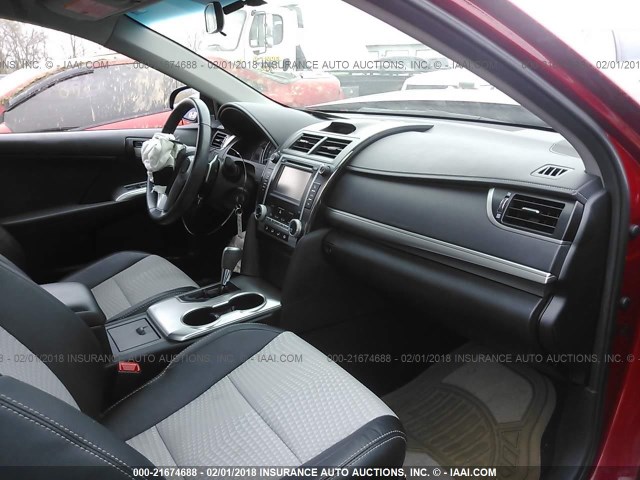 4T1BF1FK0DU703162 - 2013 TOYOTA CAMRY L/SE/LE/XLE 红色 照片 5