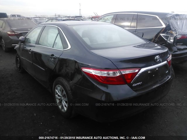 4T1BF1FKXHU360821 - 2017 TOYOTA CAMRY LE/XLE/SE/XSE GRAY photo 3