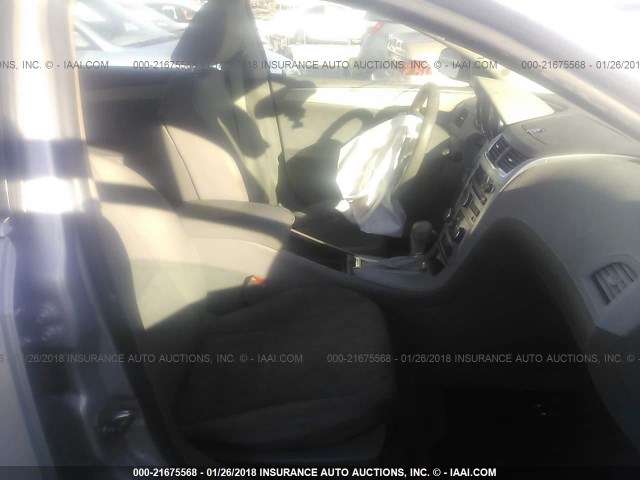 1G1ZC5E03CF272962 - 2012 CHEVROLET MALIBU 1LT 银色 照片 5