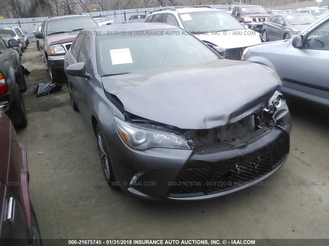 4T1BF1FK3GU543413 - 2016 TOYOTA CAMRY LE/XLE/SE/XSE SILVER photo 1