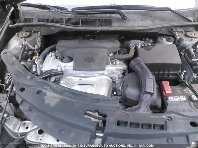 4T1BF1FK3GU543413 - 2016 TOYOTA CAMRY LE/XLE/SE/XSE Silber Foto 10