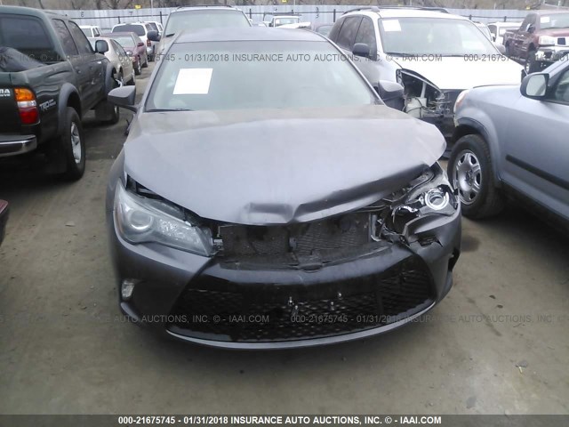 4T1BF1FK3GU543413 - 2016 TOYOTA CAMRY LE/XLE/SE/XSE SILVER photo 6