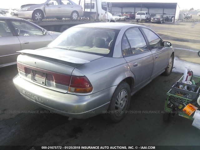 1G8ZK527XWZ153797 - 1998 SATURN SL2 GRAY photo 4