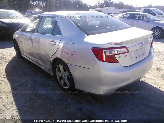 4T1BF1FK9CU177578 - 2012 TOYOTA CAMRY SE/LE/XLE SILVER photo 3