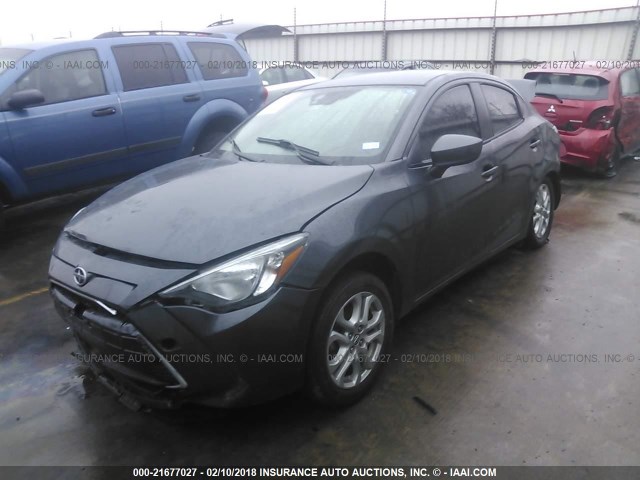 3MYDLBZV2GY130513 - 2016 TOYOTA SCION IA GRAY photo 2