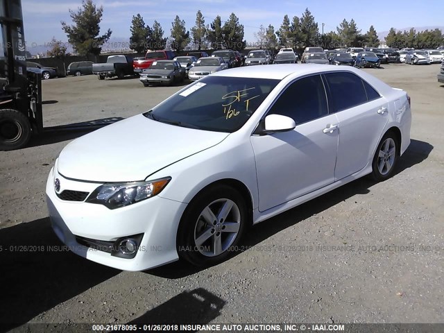 4T1BF1FK6EU768695 - 2014 TOYOTA CAMRY L/SE/LE/XLE 白色 照片 2