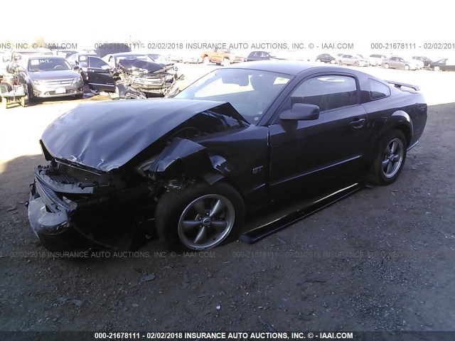 1ZVFT82H065220282 - 2006 FORD MUSTANG GT BLACK photo 2
