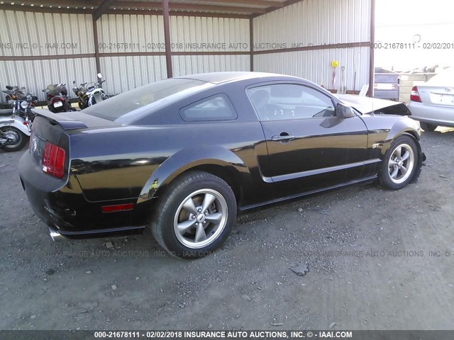 1ZVFT82H065220282 - 2006 FORD MUSTANG GT BLACK photo 4