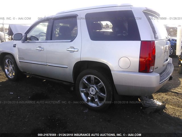 1GYUKCEF4AR155815 - 2010 CADILLAC ESCALADE PREMIUM WHITE photo 3