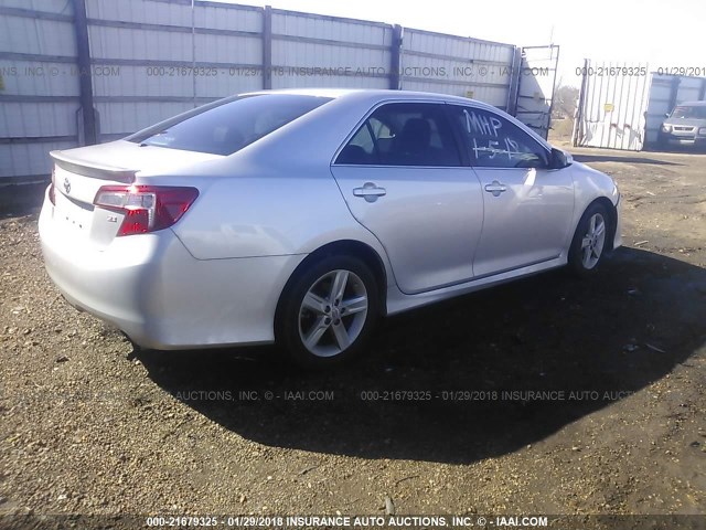 4T1BF1FK3EU350742 - 2014 TOYOTA CAMRY L/SE/LE/XLE 银色 照片 4