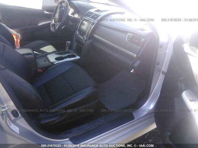 4T1BF1FK3EU350742 - 2014 TOYOTA CAMRY L/SE/LE/XLE 银色 照片 5