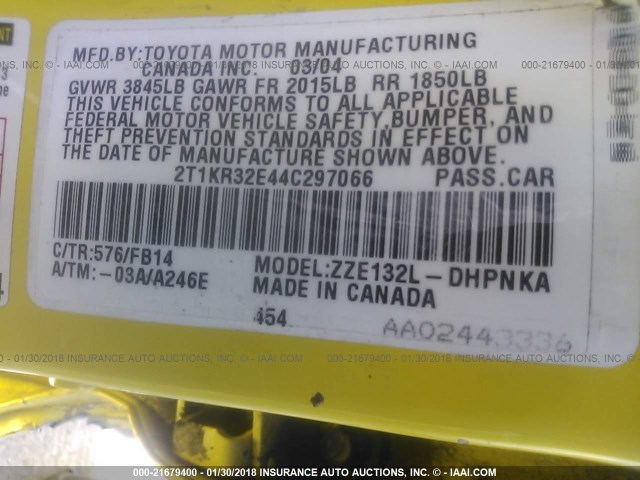 2T1KR32E44C297066 - 2004 TOYOTA COROLLA MATRIX XR YELLOW photo 9