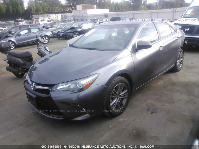 4T1BF1FK1GU144449 - 2016 TOYOTA CAMRY LE/XLE/SE/XSE GRAY photo 2