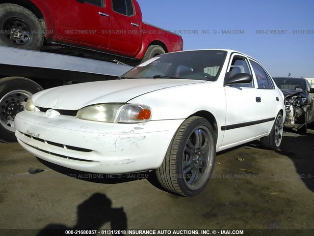 1Y1SK52852Z402562 - 2002 CHEVROLET GEO PRIZM LSI WHITE photo 2