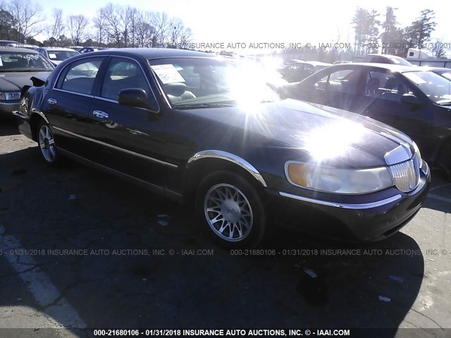 1LNHM82W5YY779511 - 2000 LINCOLN TOWN CAR SIGNATURE BLACK photo 1