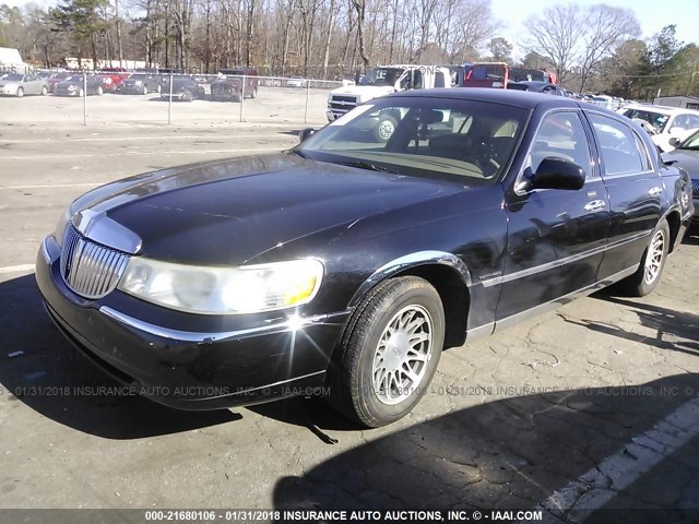 1LNHM82W5YY779511 - 2000 LINCOLN TOWN CAR SIGNATURE BLACK photo 2