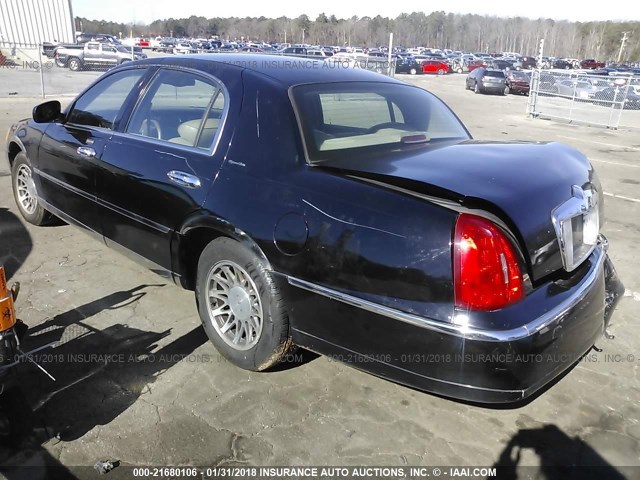 1LNHM82W5YY779511 - 2000 LINCOLN TOWN CAR SIGNATURE BLACK photo 3