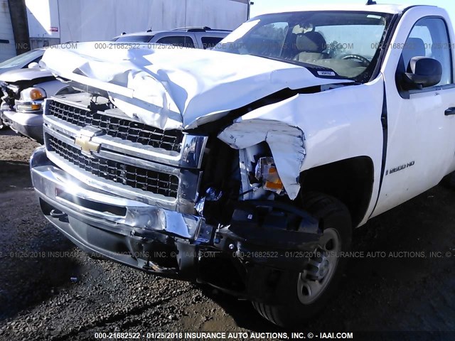 1GCHC24K88E122136 - 2008 CHEVROLET SILVERADO C2500 HEAVY DUTY WHITE photo 6