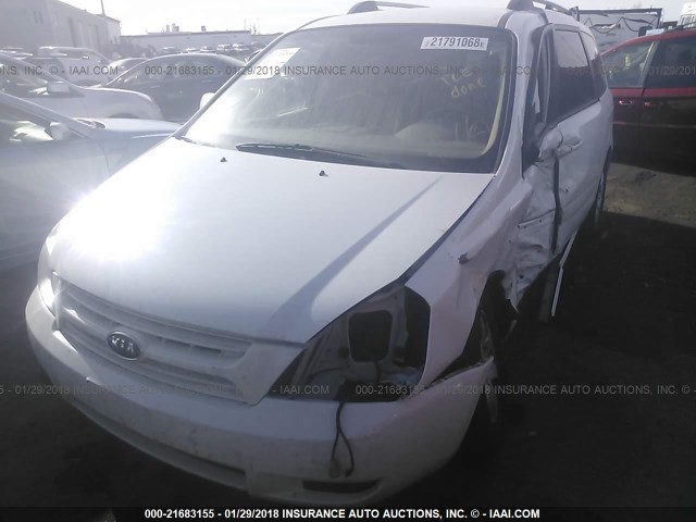 KNDMB233286216826 - 2008 KIA SEDONA EX/LX WHITE photo 2