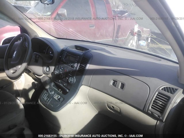 KNDMB233286216826 - 2008 KIA SEDONA EX/LX WHITE photo 5