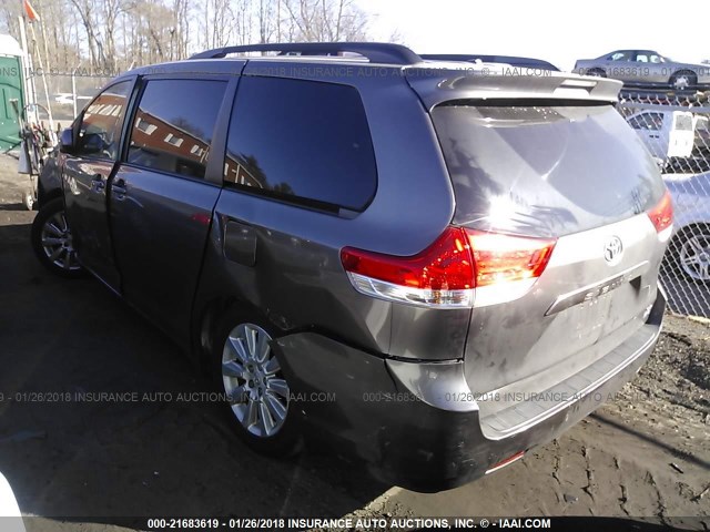 5TDDK3DC9BS025562 - 2011 TOYOTA SIENNA XLE/LIMITED GRAY photo 3