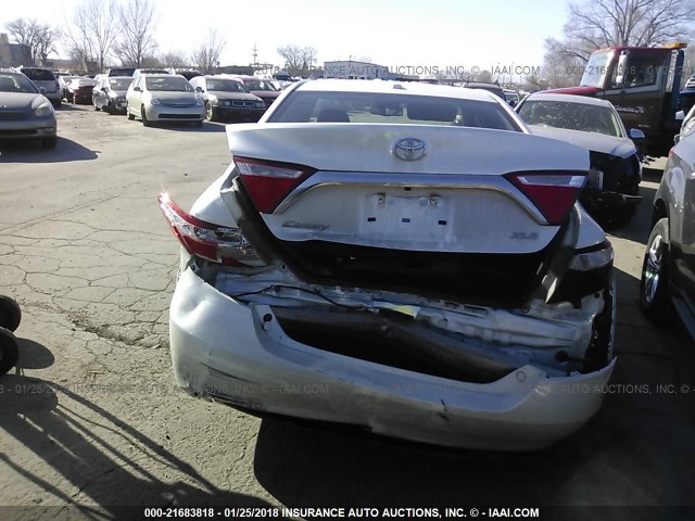 4T1BF1FK6GU558598 - 2016 TOYOTA CAMRY LE/XLE/SE/XSE WHITE photo 6