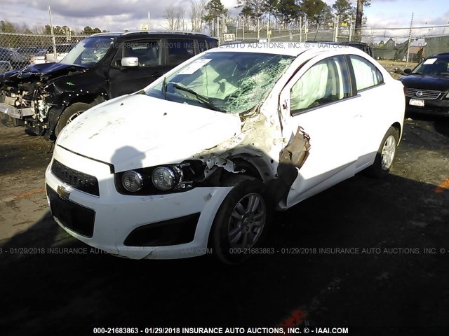 1G1JC5SH9F4153532 - 2015 CHEVROLET SONIC LT WHITE photo 6