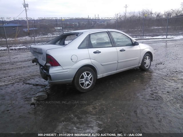 1FAFP34374W162793 - 2004 FORD FOCUS SE COMFORT/SE SPORT GRAY photo 4