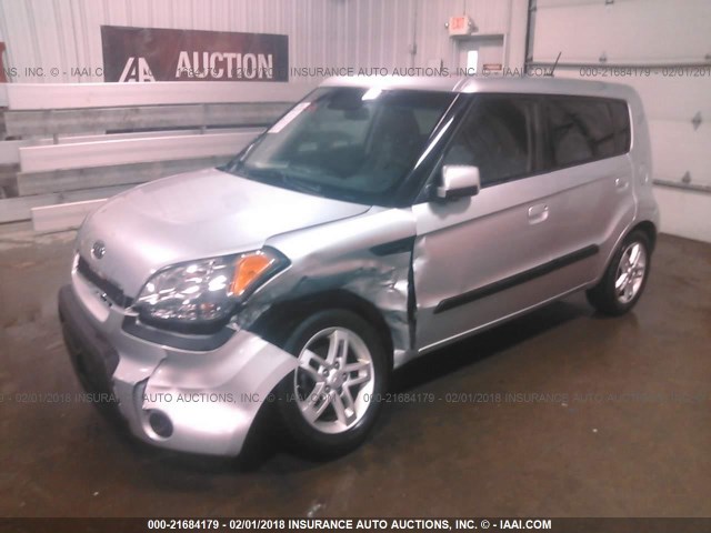 KNDJT2A27A7180254 - 2010 KIA SOUL +/!/SPORT SILVER photo 2