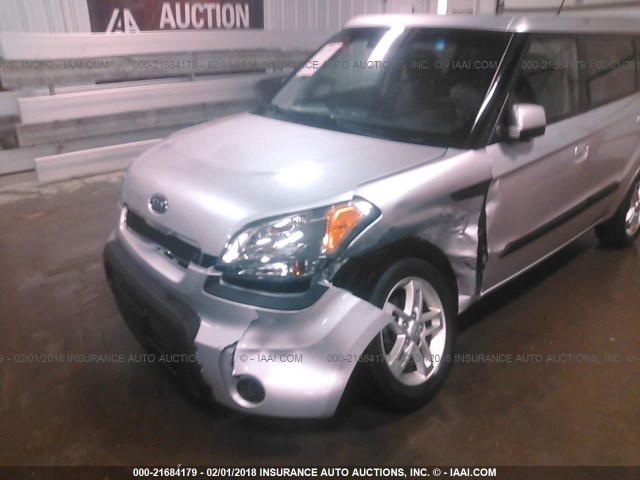 KNDJT2A27A7180254 - 2010 KIA SOUL +/!/SPORT SILVER photo 6