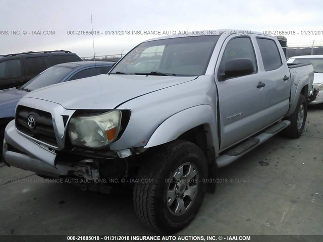 5TELU42N06Z186732 - 2006 TOYOTA TACOMA DOUBLE CAB ვერცხლისფერი ფოტო 2