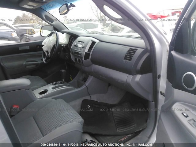 5TELU42N06Z186732 - 2006 TOYOTA TACOMA DOUBLE CAB ვერცხლისფერი ფოტო 5