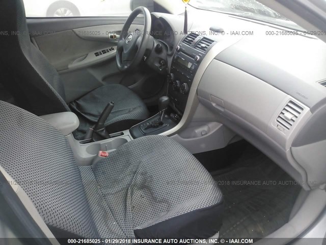 1NXBU40E39Z083280 - 2009 TOYOTA COROLLA S/LE/XLE SILVER photo 5